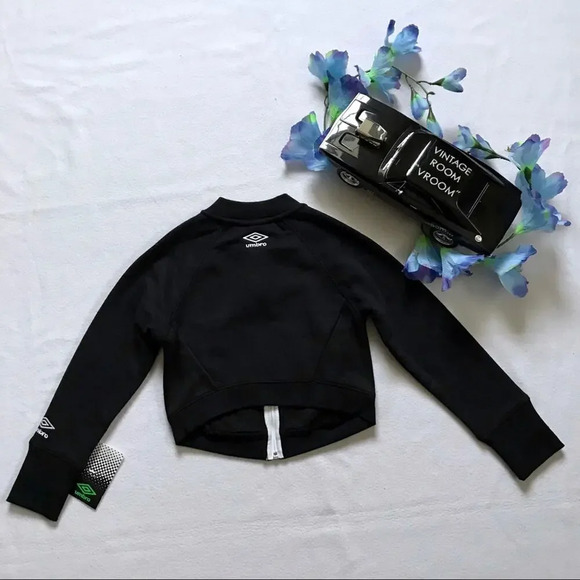 Umbro NWT Performance Zip Up Crop Lightweight Jacket Girls Various - Picture 7 of 11